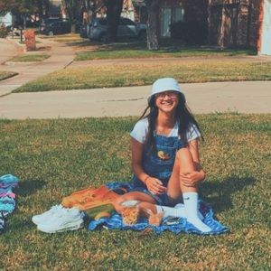 Meet your Posher, Laura